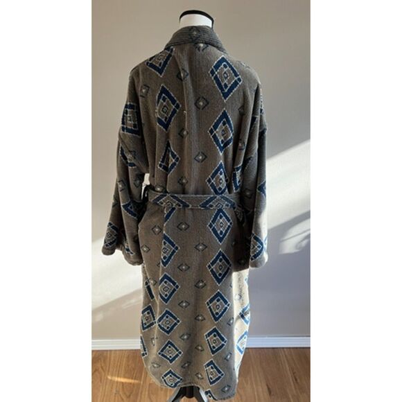 Aztec print robe in gray, white and blue. Size L(M), XL(W). - Picture 2 of 6